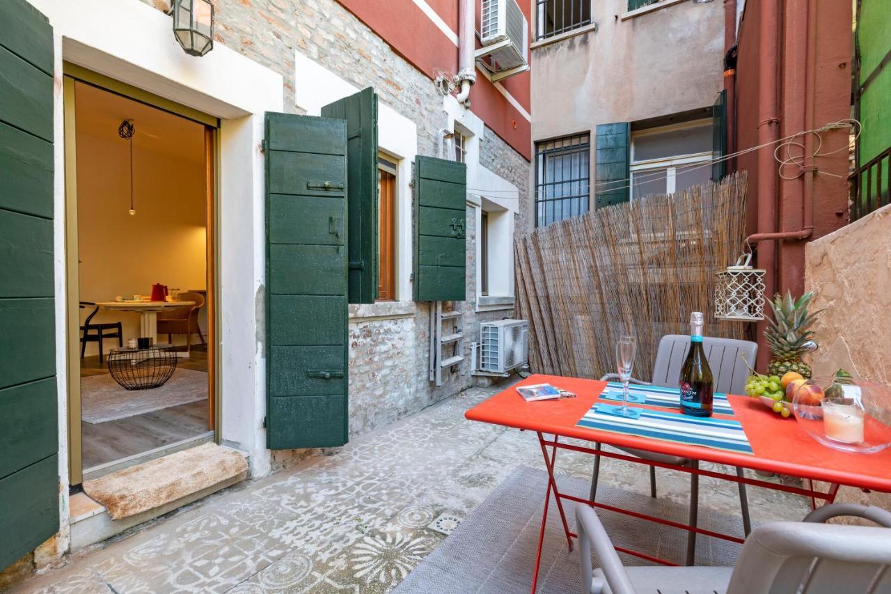 Snug Apartment With Private Courtyard M0270422677 Venecia Exterior foto