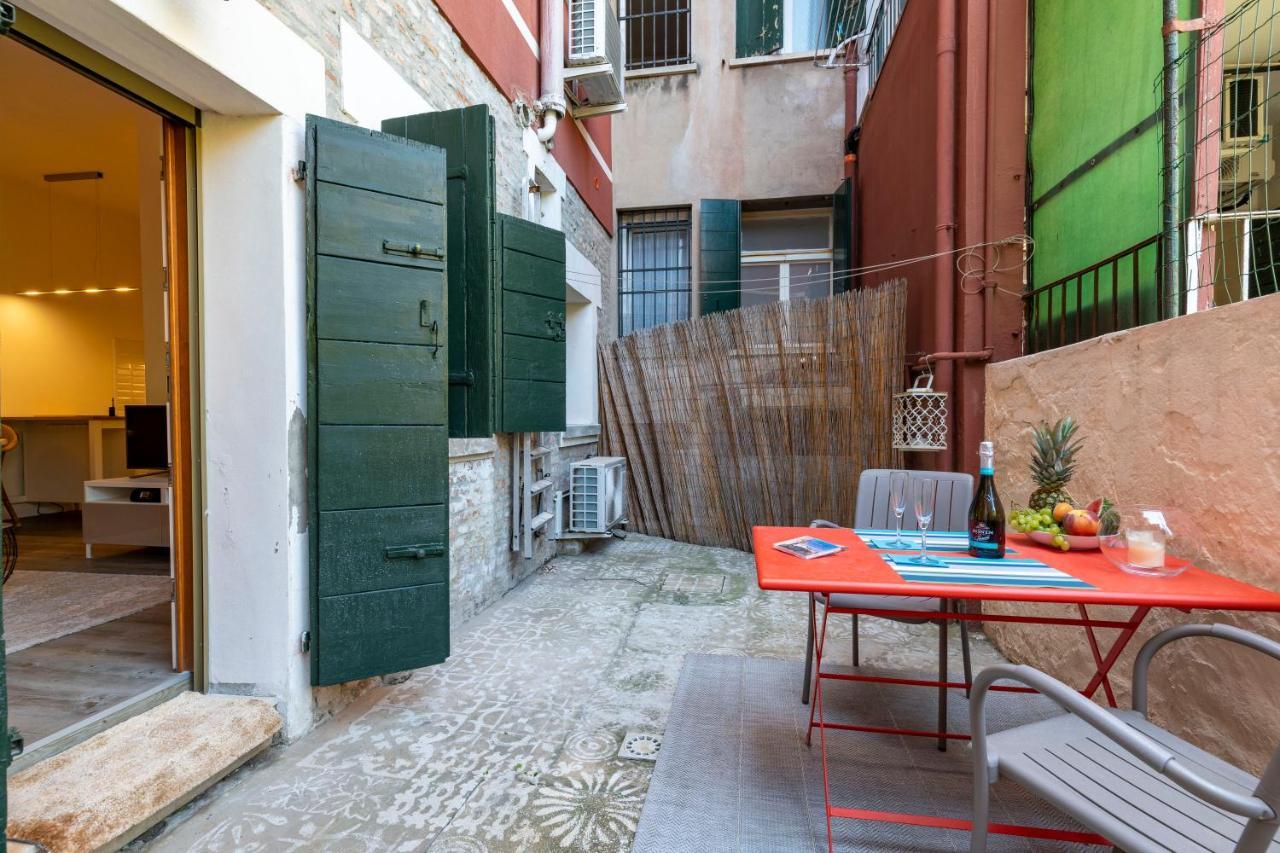 Snug Apartment With Private Courtyard M0270422677 Venecia Exterior foto