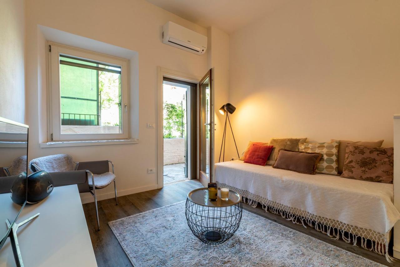 Snug Apartment With Private Courtyard M0270422677 Venecia Exterior foto